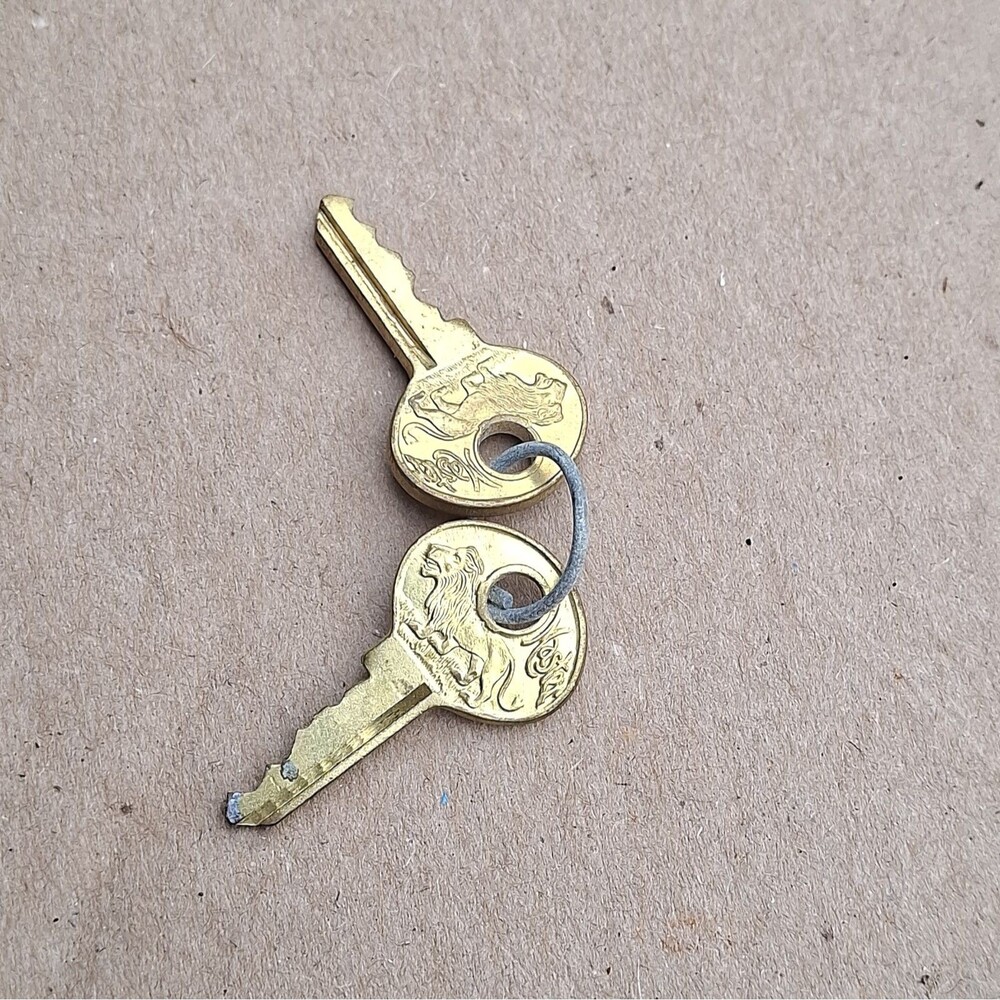 Vintage Master Lock Brass Padlock Keys P335 P252 Walking Lion Milwaukee USA 2pc